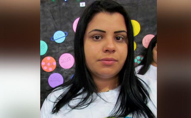 Rosto da jovem Isadora, que é morena de cabelos cumpridos
