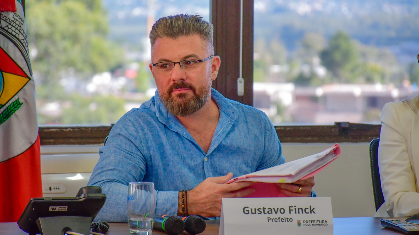 Prefeito Gustavo Finck em seu gabinete na prefeitura de Novo Hamburgo