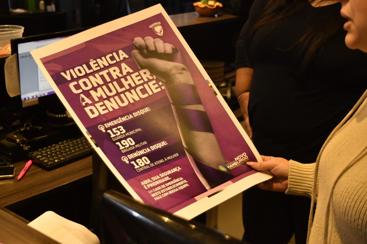 Entrega do material foi realizada na noite de quinta-feira (5)
