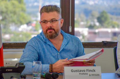Prefeito Gustavo Finck em seu gabinete na prefeitura de Novo Hamburgo