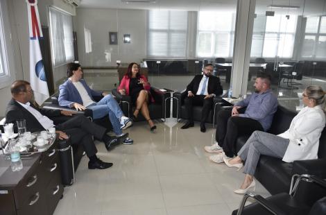 Em um gesto de reaproximação institucional, nesta quarta-feira (12) o prefeito Gustavo Finck, acompanhado do procurador-geral do Município, Vanir de Mattos, e da secretária de Gestão, Governança e Desburocratização, Andrea Schneider Pascoal, visitou a sede da subseção de Novo Hamburgo da Ordem dos Advogados do Brasil (OAB). 
