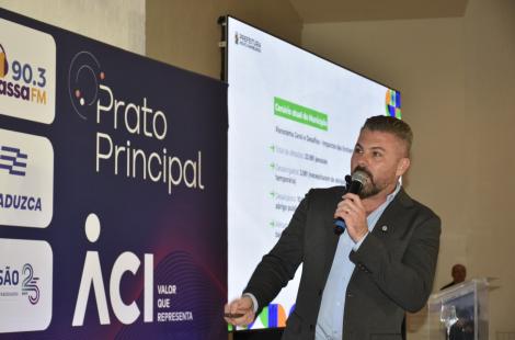 FInck palestrou no Prato Principal da ACI