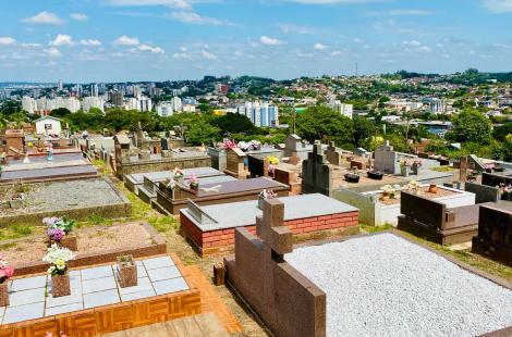 Familiares precisam regularizar situação dos túmulos em 30 dias