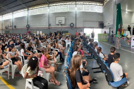 Feira do Livro da Fábrica do Saber é atração no bairro Ideal