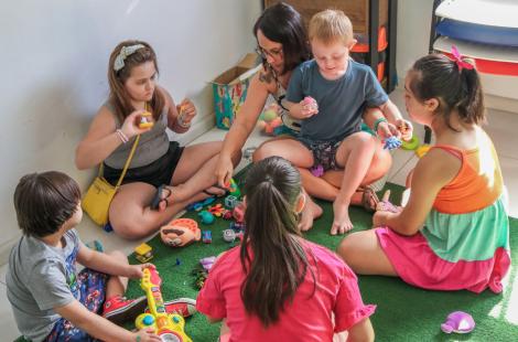 Entidade presta serviços de convivência, psicologia, oficinas de música, arte e atendimentos em fisioterapia