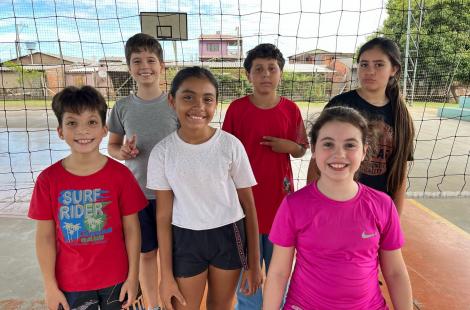 Entidade busca fomentar a prática de voleibol para crianças, jovens e adolescentes, que habitam zonas de vulnerabilidade social